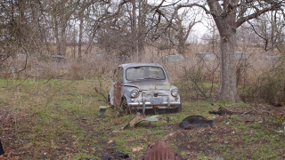 Illustration for article titled Inside the 1,000-car Texas graveyard